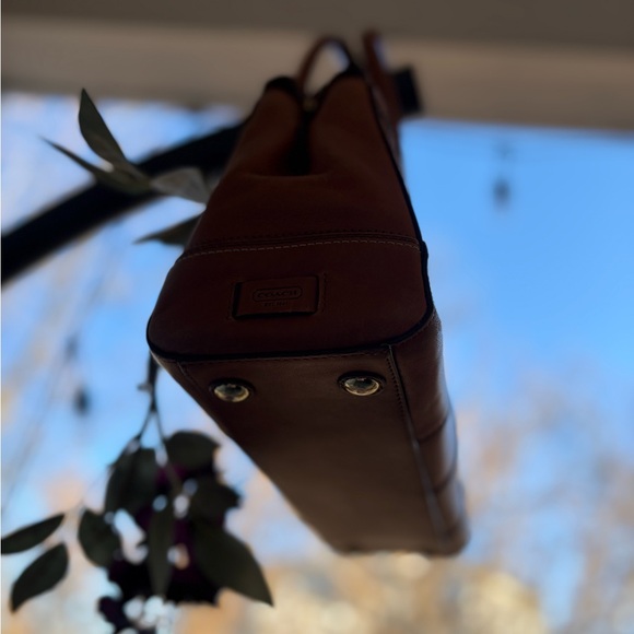 Y2K Coach Hamptons Turnlock Satchel | 11047 | RARE Coach Keychain |Like New - Picture 9 of 15